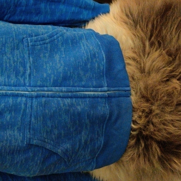 NEW Size XL Zippered Hoodie With Front Pockets, Super Soft Inside! - Picture 4 of 7